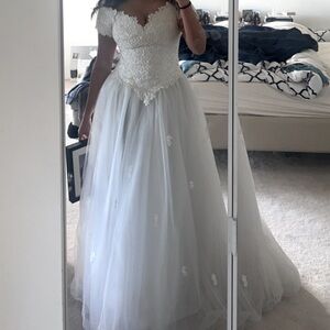 Used European vintage wedding dress, size UK 12 or US 8.